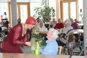 Aufführung im Altenheimen